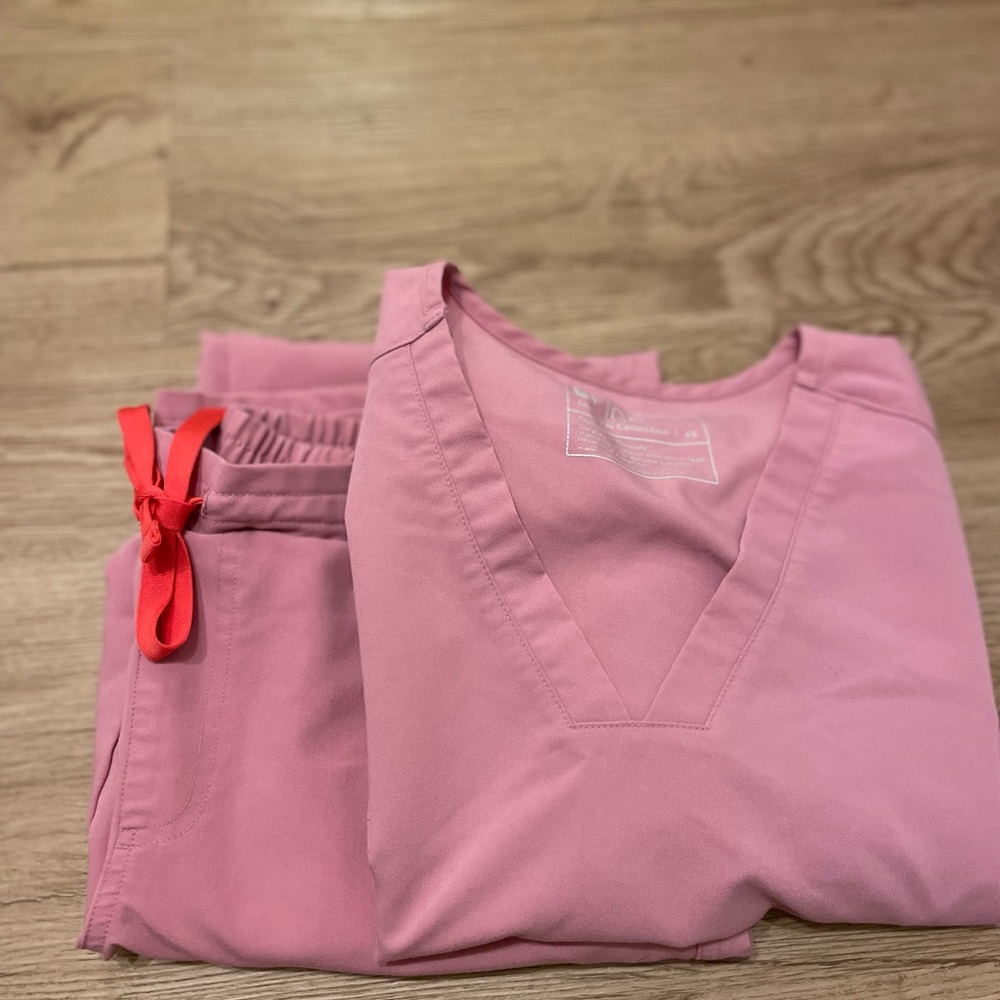 Figs Women’s chalk pink top and pants Set XS Casma Yola